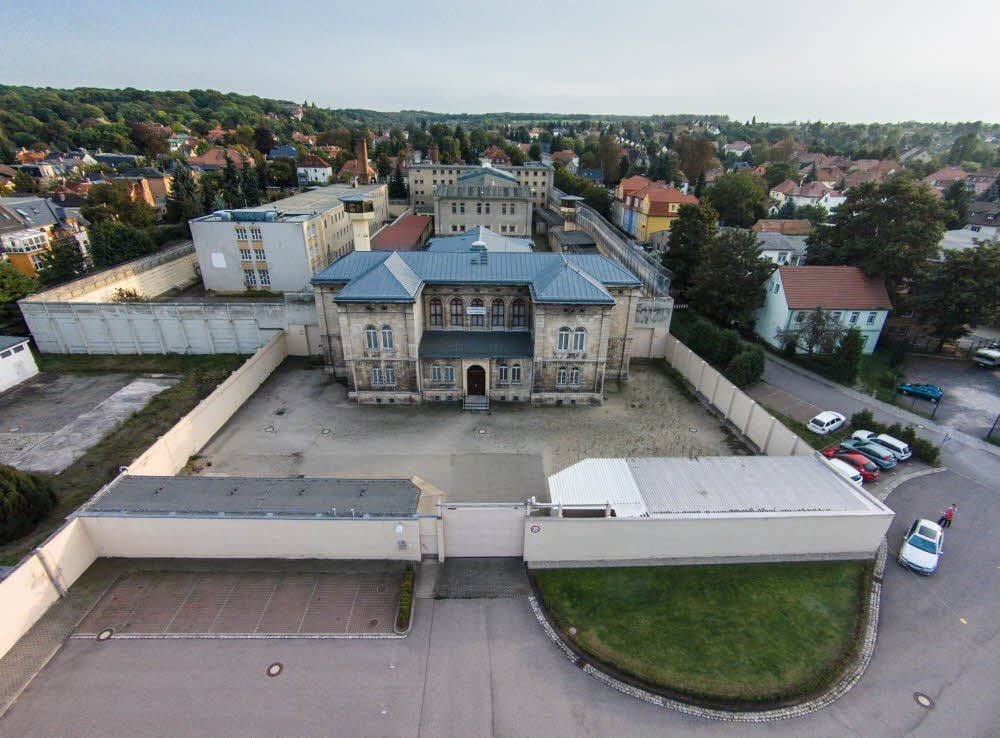 Die ehemalige Justizvollzugsanstalt in Naumburg mit dem baulich eingebundenen Schwurgerichtsgebäude von 1859.