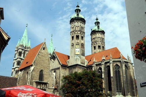 Der Naumburger Dom St. Peter und Paul in Naumburg (Saale) ist die ehemalige Kathedrale des Bistums Naumburg. Er gehört zu den bedeutendsten Bauwerken der Spätromanik in Sachsen-Anhalt und ist daher eine Station an der Straße der Romanik.