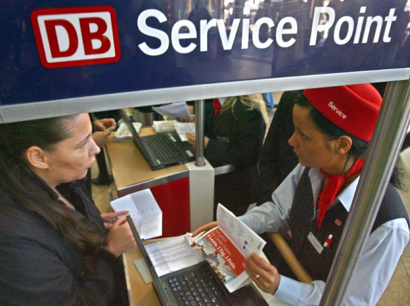 Ein Service Point der Deutschen Bahn.