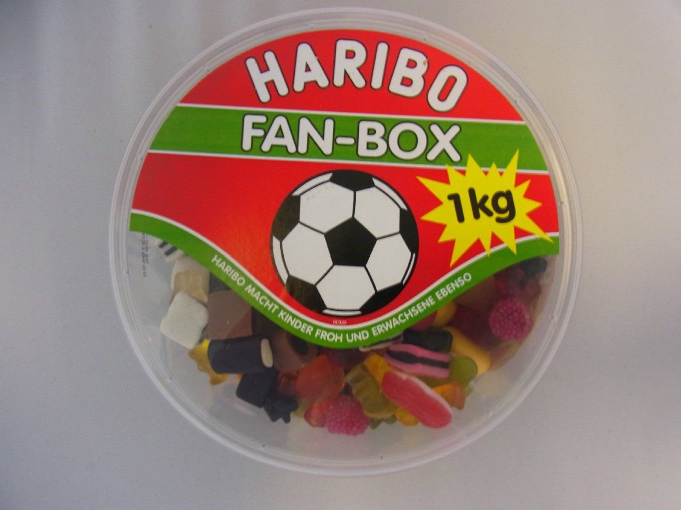 Zur WM vermarkten viele Lebensmittelhersteller ihre Produkte im Fußball-Design.