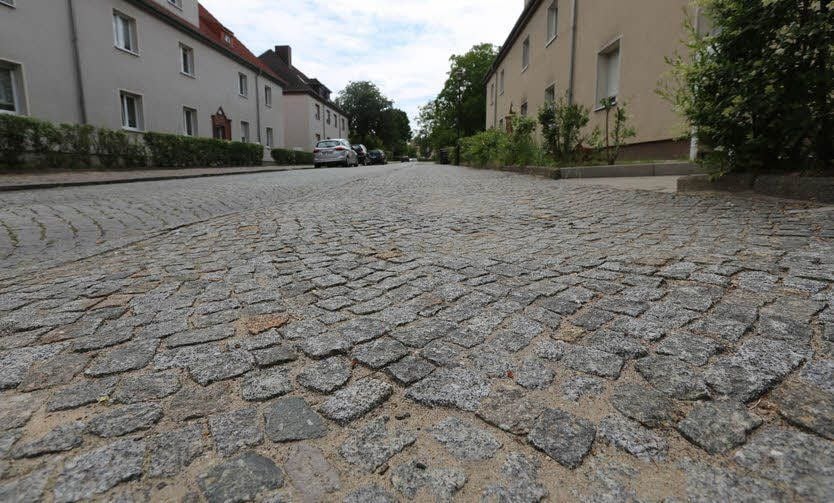 Die Windmühlenstraße in Wolfen bekommt einen neuen Fußweg.