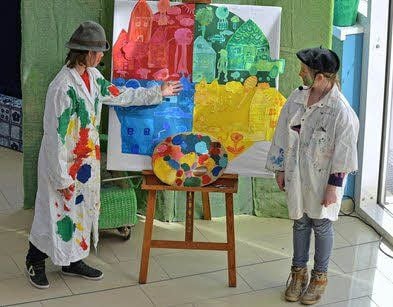 Mit dem Kindermusical vom „Vier-Farben-Land“ erfreuten die Kinder die Gäste und sagten Danke.