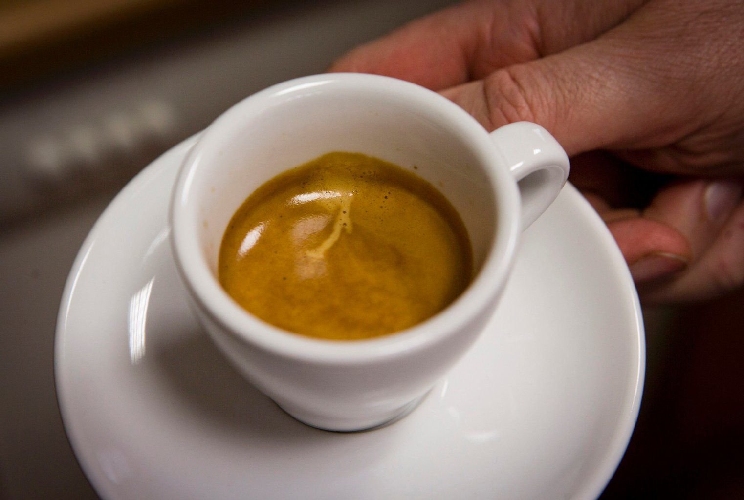Viel mehr gibt es in Italien nicht zum Frühstück: Zum Kaffee genehmigen sich die Italiener höchstens etwas Zwieback oder ein Cornetto, ein gefülltes Hörnchen.