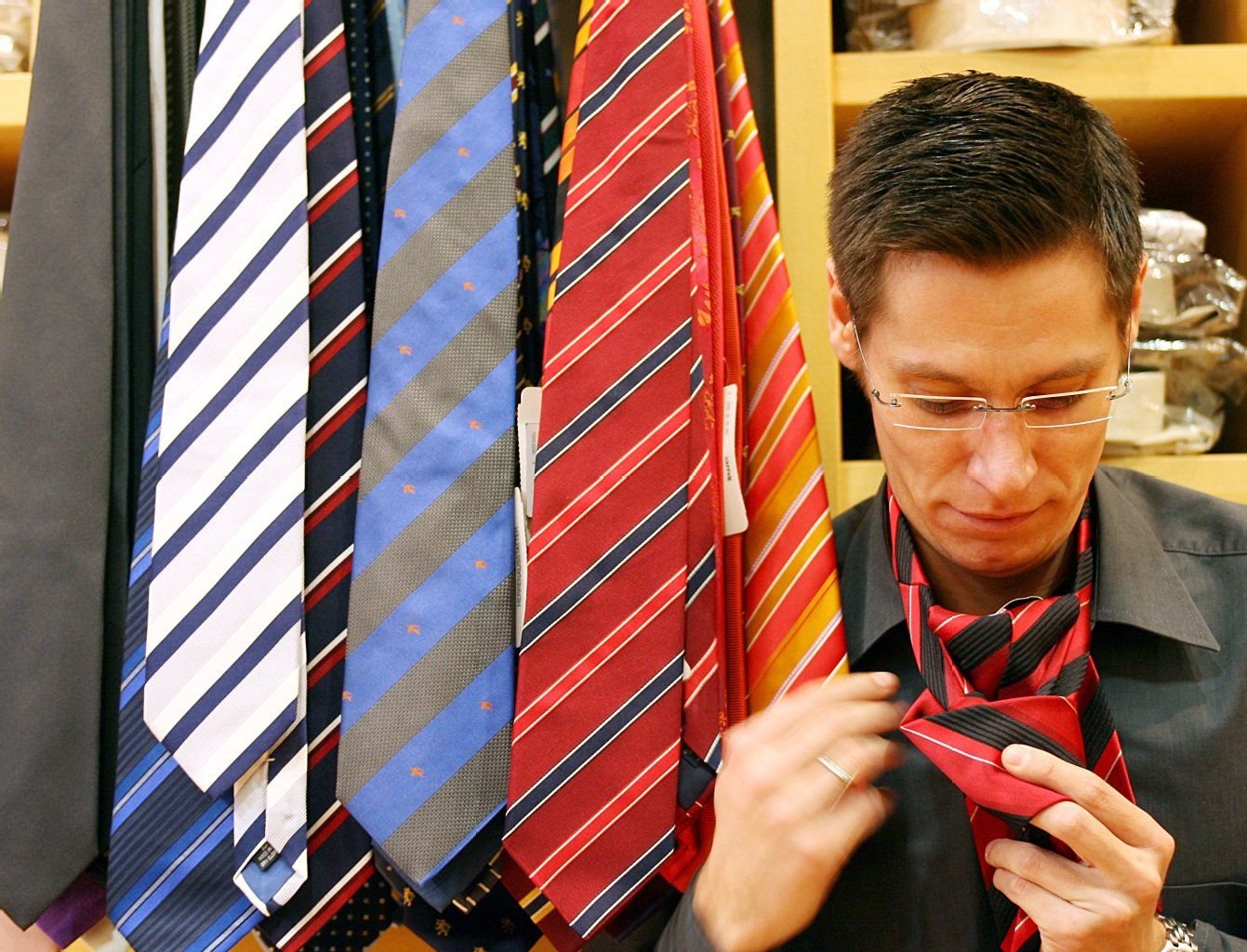 Markenklamotten, Business-Kleidung oder maßgeschneiderte Anzüge haben Einfluss darauf, wie andere uns einschätzen. (Symbolfoto)
