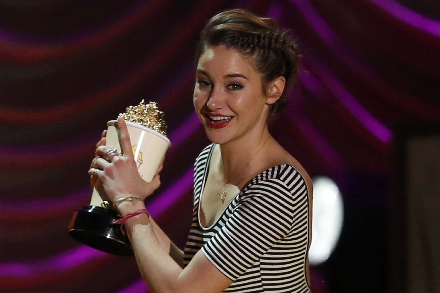 Shailene Woodley hat bei den MTV Movie Awards drei Preise gewonnen – darunter für den besten Filmkuss.