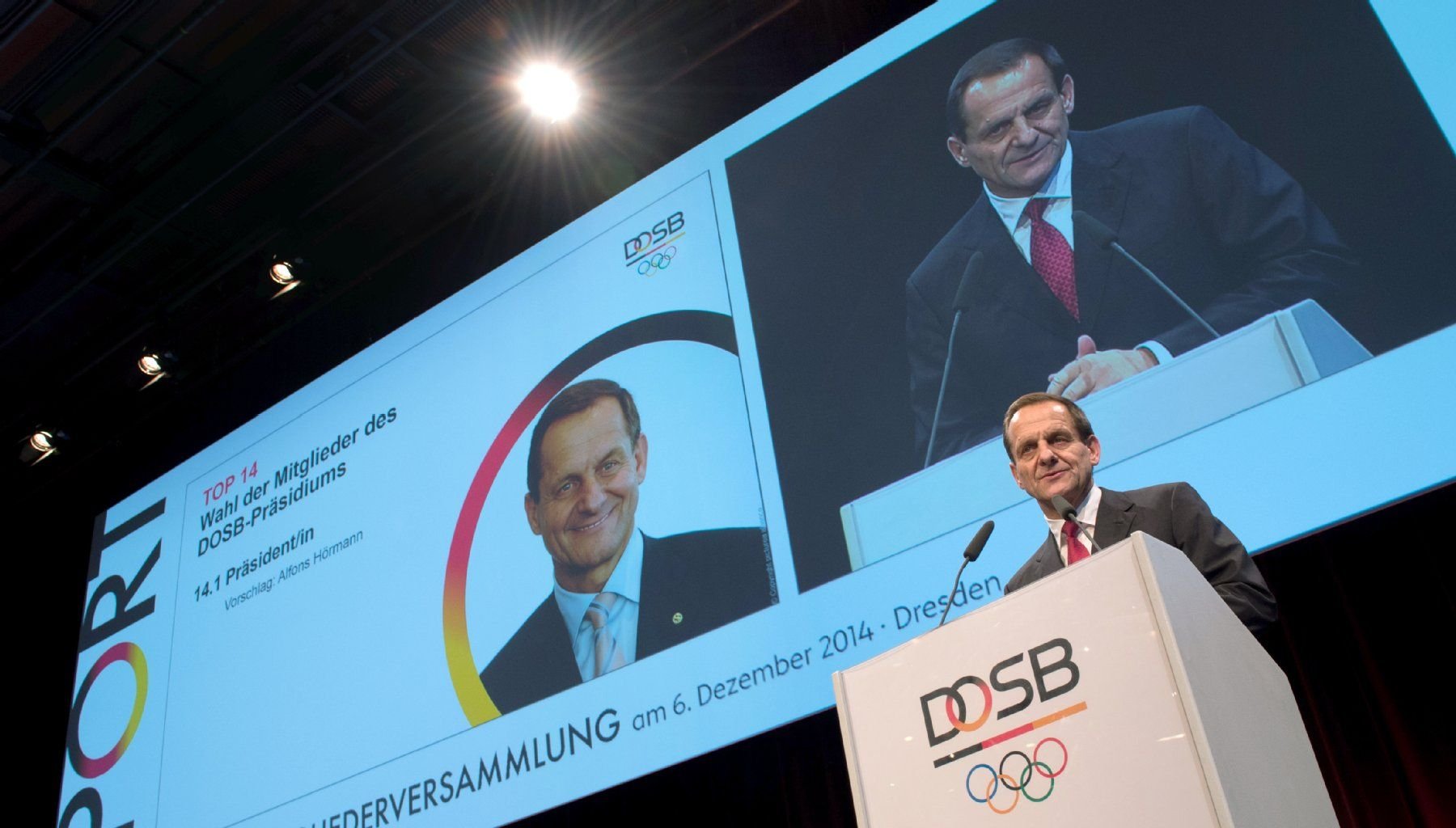 Der alte und neue Präsident des Deutschen Olympischen Sportbundes (DOSB), Alfons Hörmann, spricht nach seiner Wiederwahl auf der 10. Mitgliederversammlung des DOSB in Dresden.