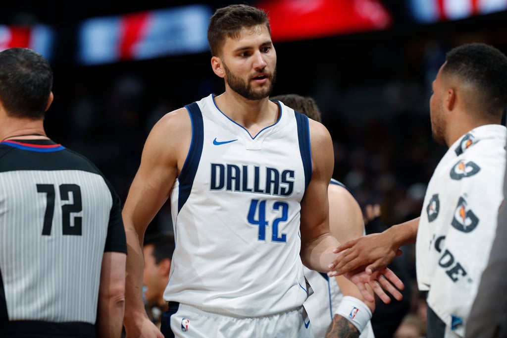 Verletzte sich: Basketball-Profi Maxi Kleber (M.).