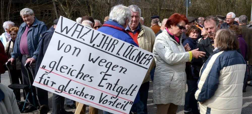 Auf einem Plakat brachten Demonstranten Anfang April zum Ausdruck, was sie von der Preispolitik des WAZV halten.