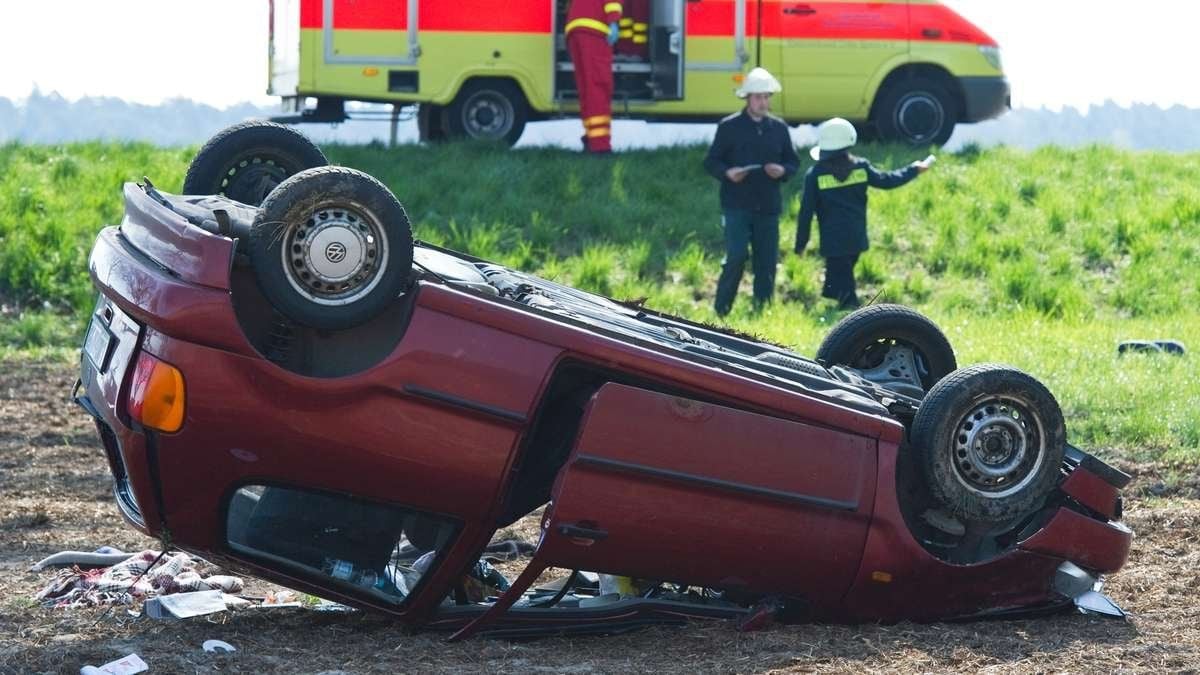 Ein Unfall: Jetzt kann jede Minute zählen. Daher ist es wichtig, dass alle Autofahrer Erste Hilfe leisten können.