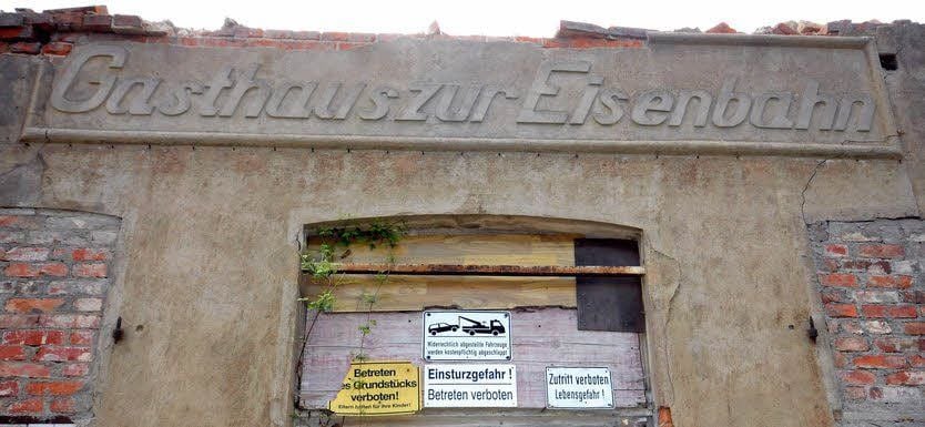 Der einstige Eingang zum Gasthaus am Bahnhof in Biendorf.