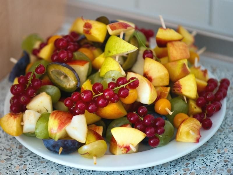 So viel leckeres Obst! Als Nachtisch ist es zum Abnehmen perfekt - als Zwischenmahlzeit eher nicht.