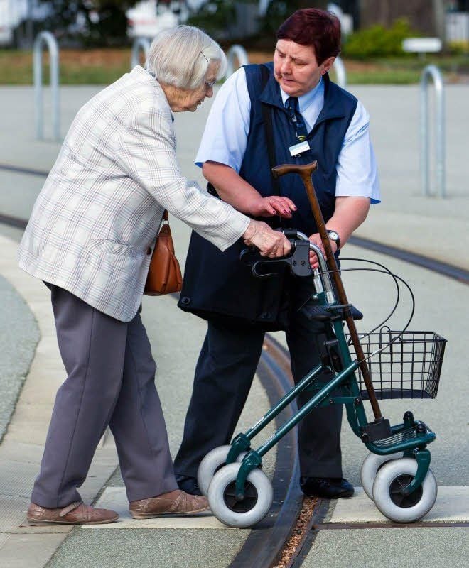 Schienen sind mitunter ein Problem für Menschen mit Rollator.