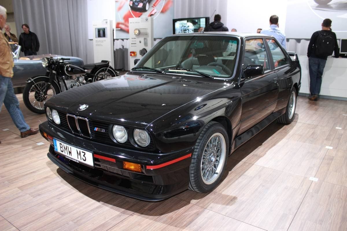 Junge Sondermodelle sind heute besonders gefragt wie dieser BMW M3 Sport Evolution (Baureihe E 30) von 1990.