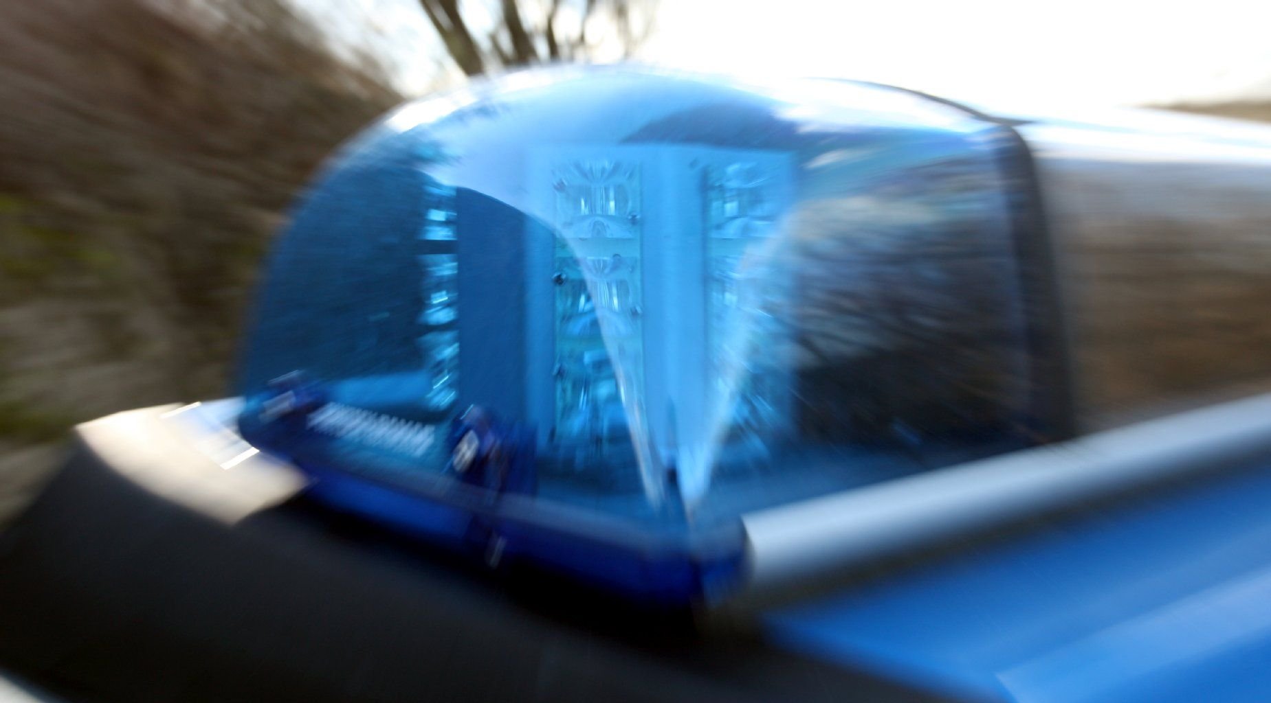 Blaulicht auf einem Fahrzeug der Polizei