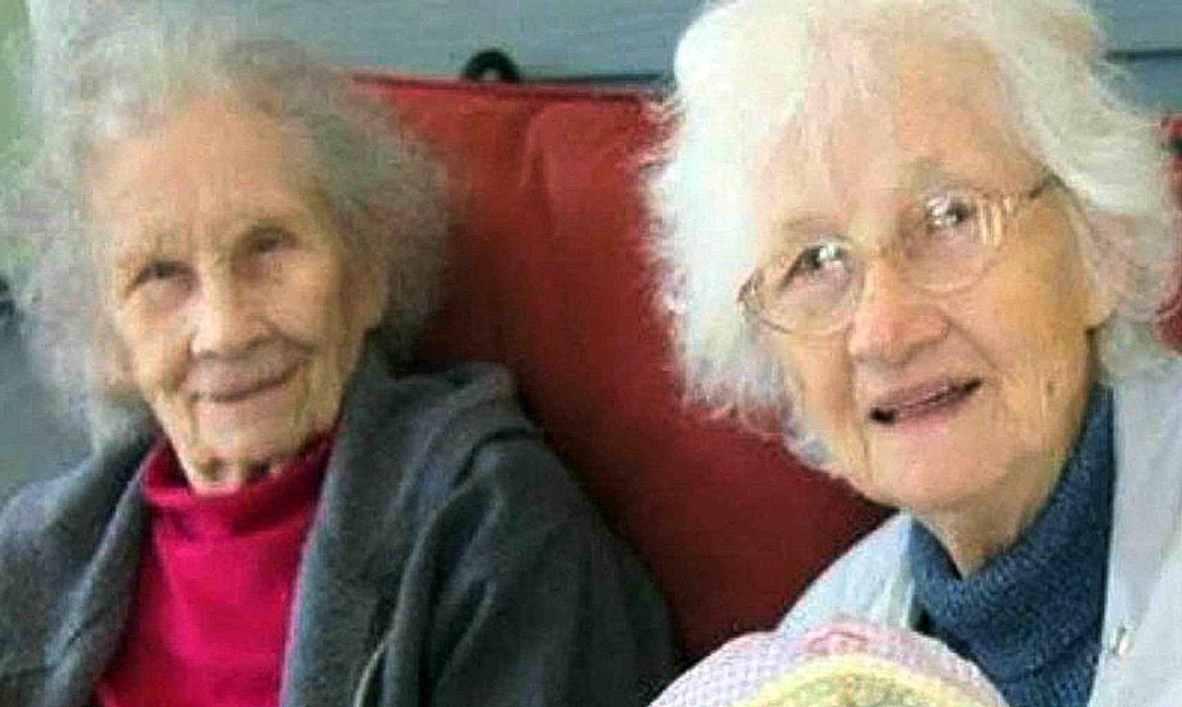 Mary Dickson and Martha Dixon sind am 26. September 1924 geboren.