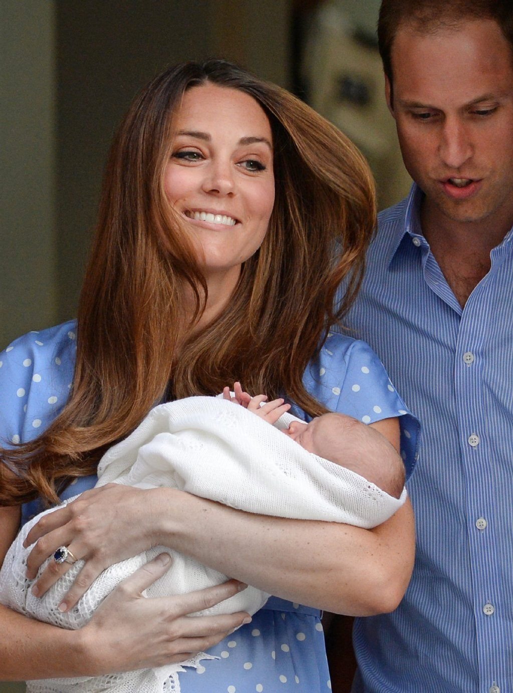 Prinz William (rechts) und seine Frau Catherine mit dem Baby.