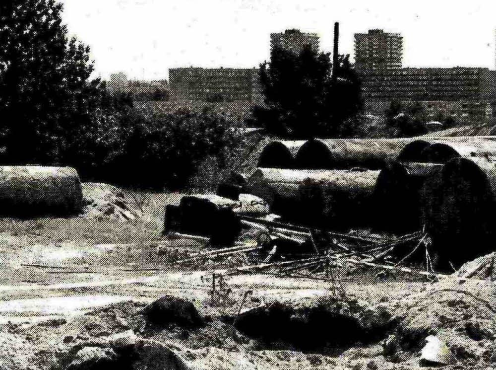 Ein Foto aus dem Jahr 1996, als das Areal in Heide-Süd saniert wurde. 170 Treibstofftanks befanden sich auf dem Garnisonsgelände. In ihnen konnte die Rote Armee fünf Millionen Liter Benzin, Diesel und Öl bunkern. Insgesamt mussten über 900.000 Tonnen Boden ausgetauscht werden.
