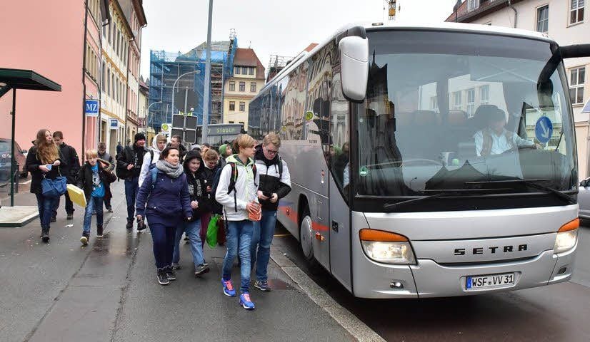 Der einzige Bus, der am Nachmittag noch ohne Anruf nach Lützen fährt - aber auch nur in der Schulzeit, nicht in den Ferien.