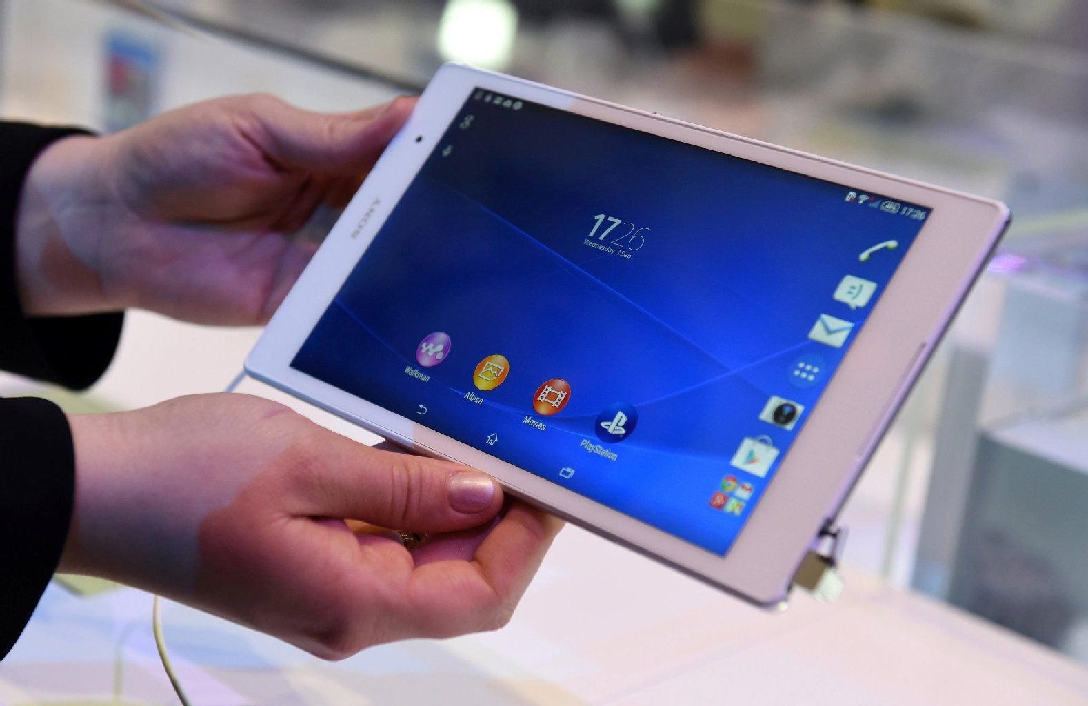 Tablets wie das Sony Xperia Z3 Tablet Compact sind mobiler als Notebooks oder Convertibles, allerdings haben sie weniger Speicher und kommen bei Office-Anwendungen schnell an ihre Grenzen. Per Bluetooth-Tastatur lässt sich das ein wenig kompensieren, vollständig ersetzen können sie ein Notebook aber nicht.
