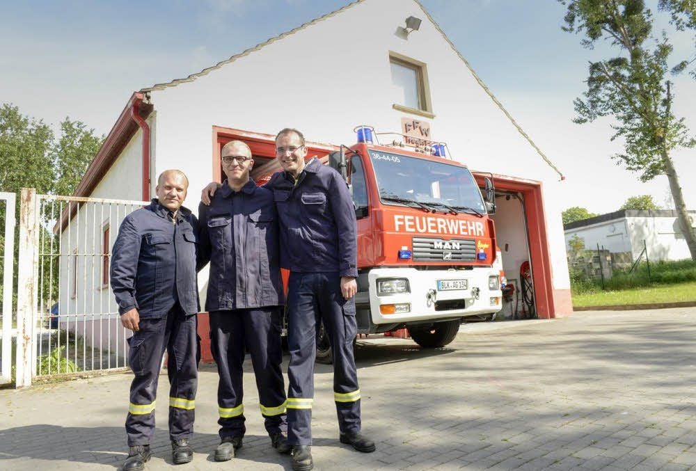 Wollen helfen: Marco Schmeißer, Steve Zimmermann und Martin Thum (v. l. ) von der Feuerwehr