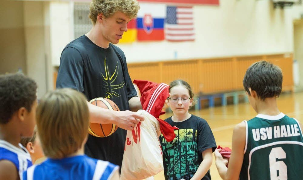 Eine von vielen Aufgaben: Felix Heise trainiert die U 12 der Basketballer des USV Halle.