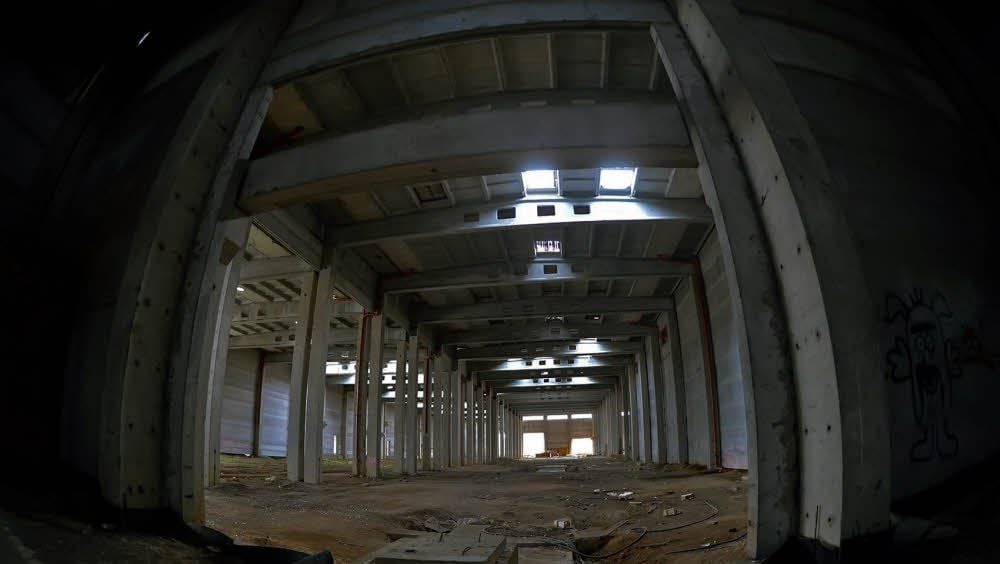 In der Optima-Invest-Ruine im Gewerbegebiet Junkersfeld sollen unter anderem eine Diskothek und eine Motorsport-Geländestrecke entstehen.