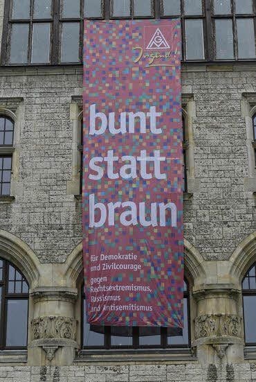 Rathaus zeigt Flagge