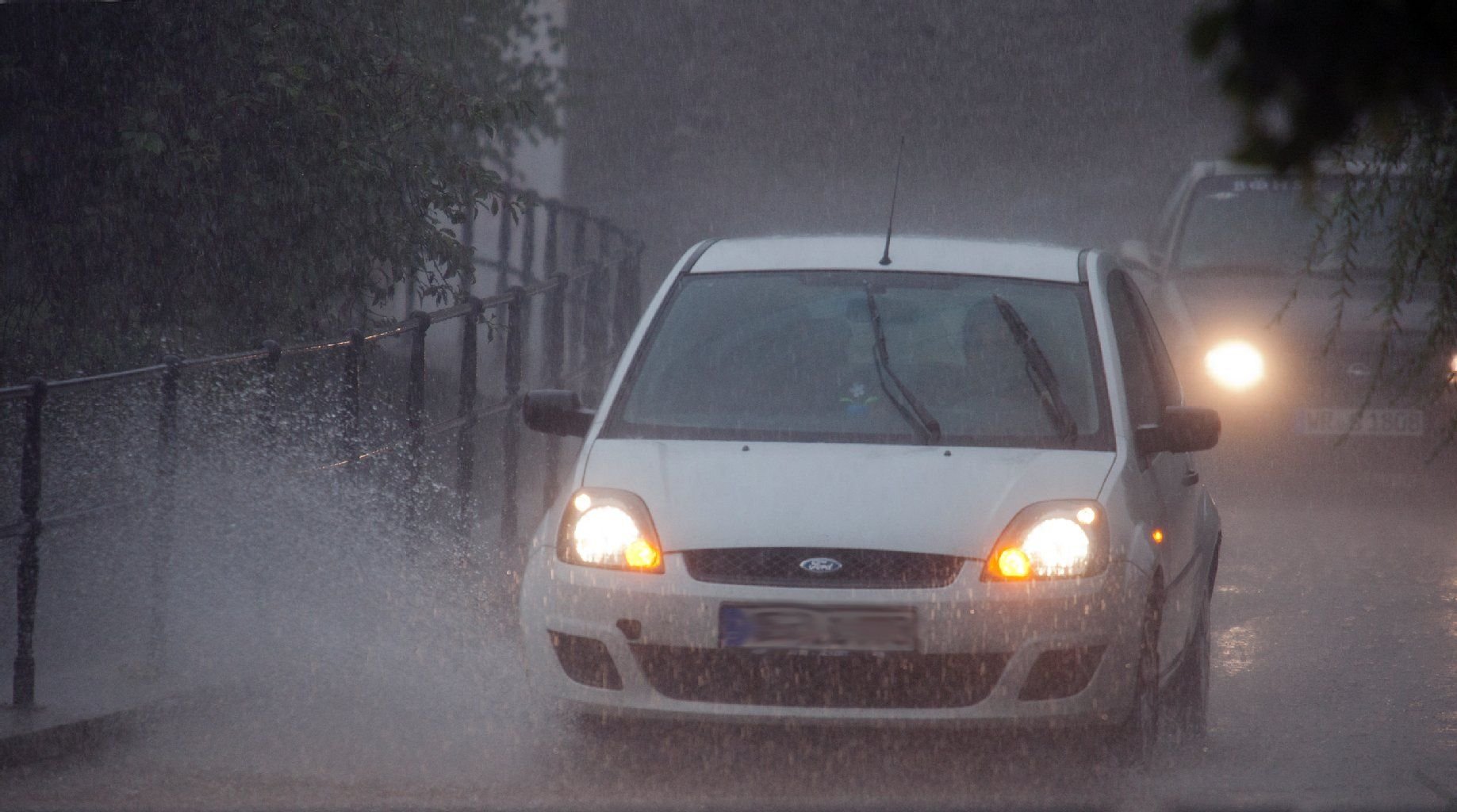 In der Kroatenstraße in Ilsenburg bildeten sich durch den starken Regen regelrechte Bäche.