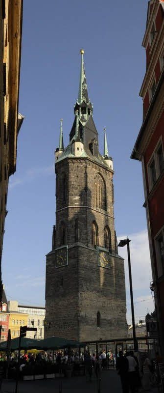 Der Rote Turm auf dem Marktplatz in Halle