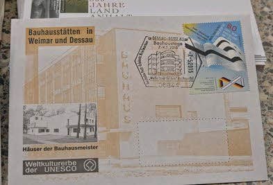 Deutschland und Israel haben seit Donnerstag eine motivgleiche Briefmarke. „Weiße Stadt Tel Aviv“ zeigt Bauhausarchitektur