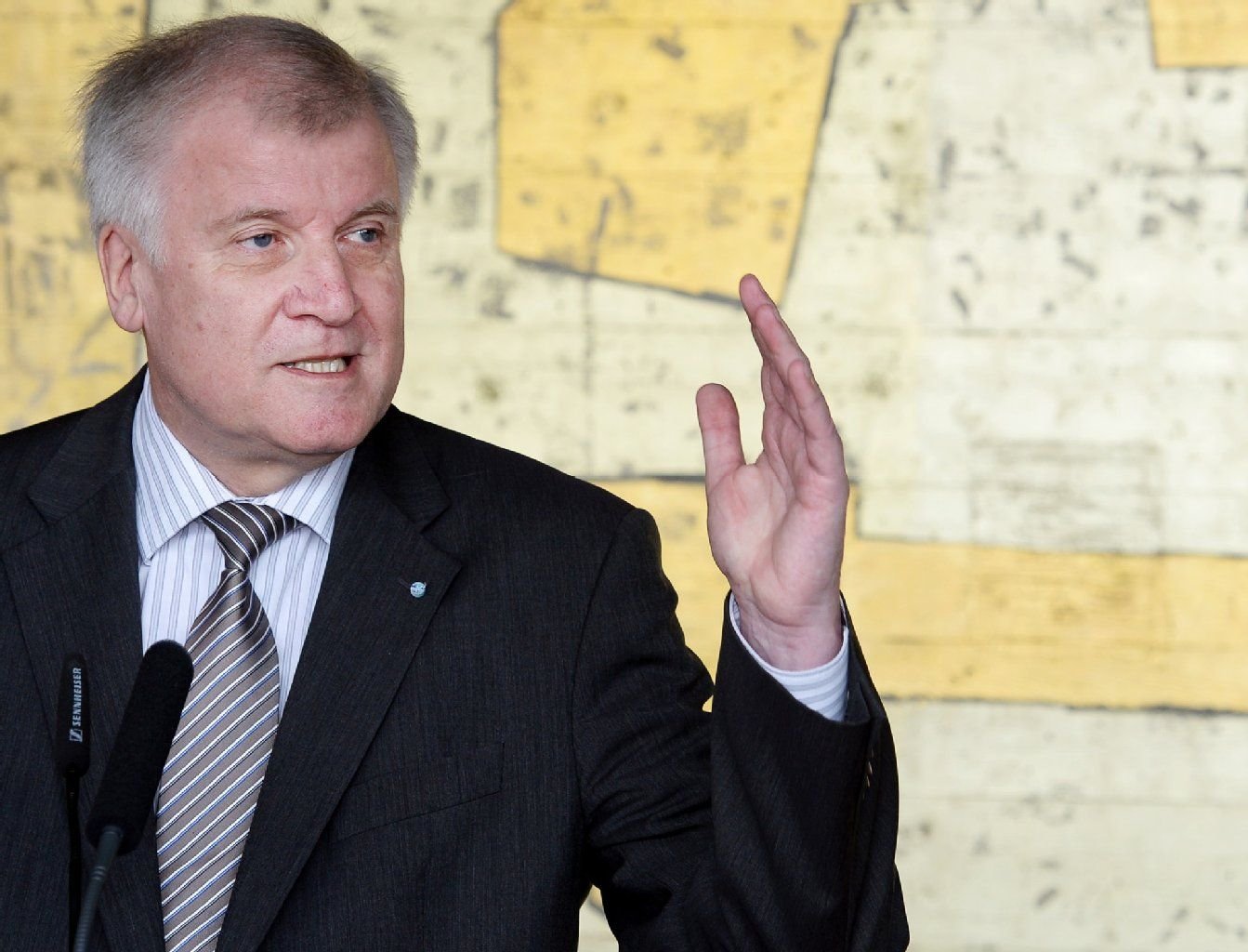 Bayerns Ministerpräsident Horst Seehofer (CSU) spricht im Stadttheater Ingolstadt.