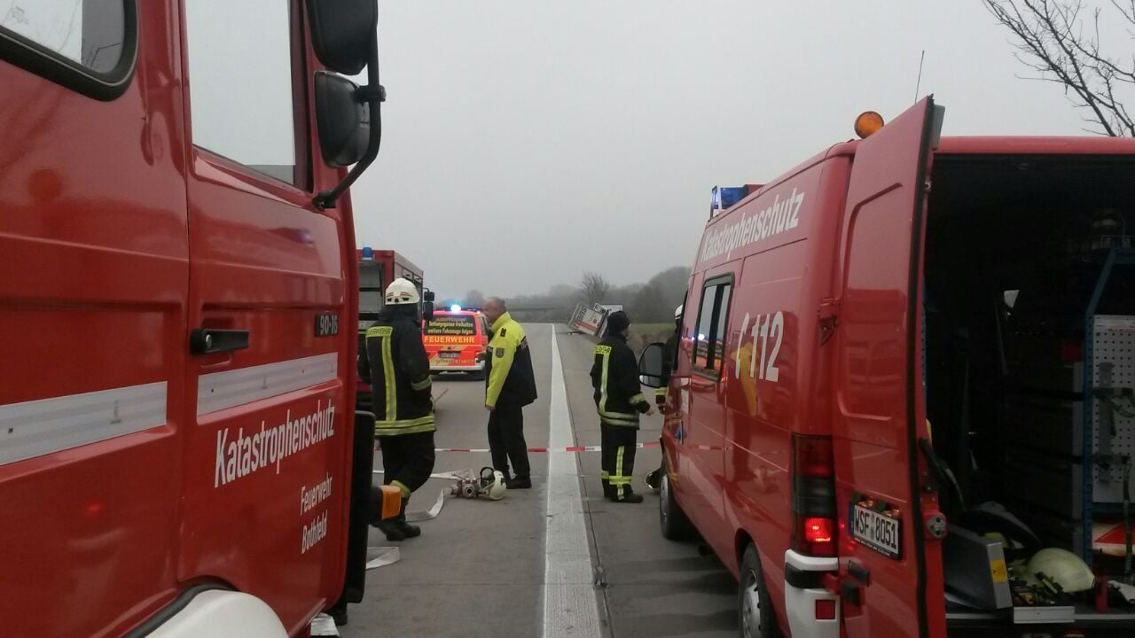 Einsatzfahrzeuge an der Unfallstelle der A9