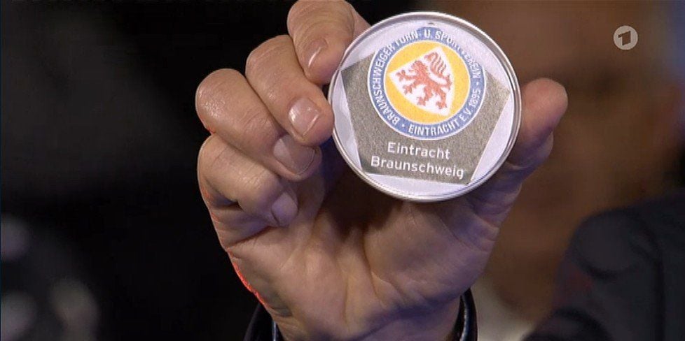 Die Loskugel mit dem Gegner des HFC. In der ersten Runde des DFB-Pokals trifft der HFC auf Eintracht Braunschweig.
