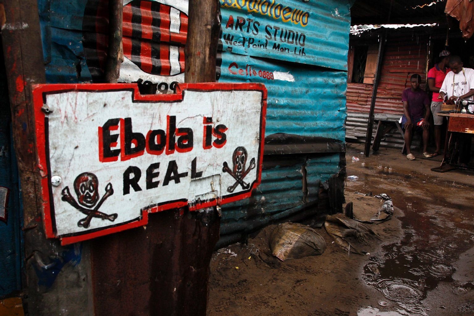 In Monrovia, der Hauptstadt des westafrikanischen Staates Liberia, warnt ein Schild vor Ebola.