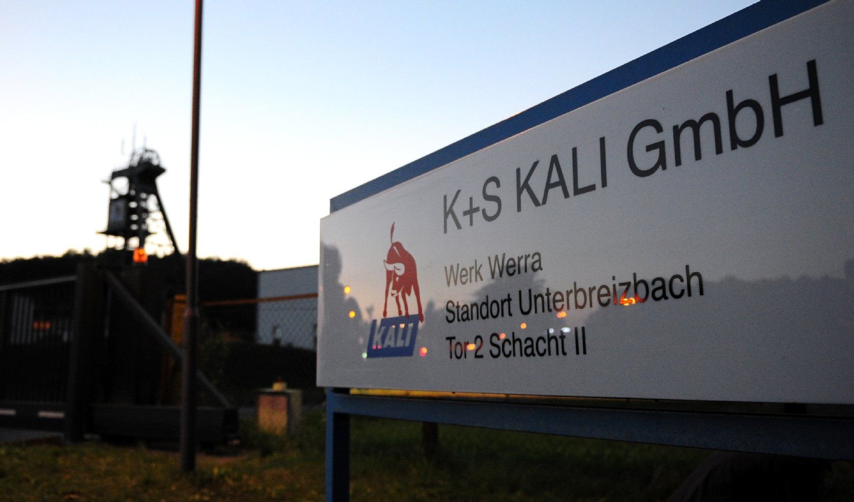 Bei einem Unglück in der Kali-Grube der K+S Kali GmbH in Unterbreizbach sind drei Menschen ums Leben gekommen.