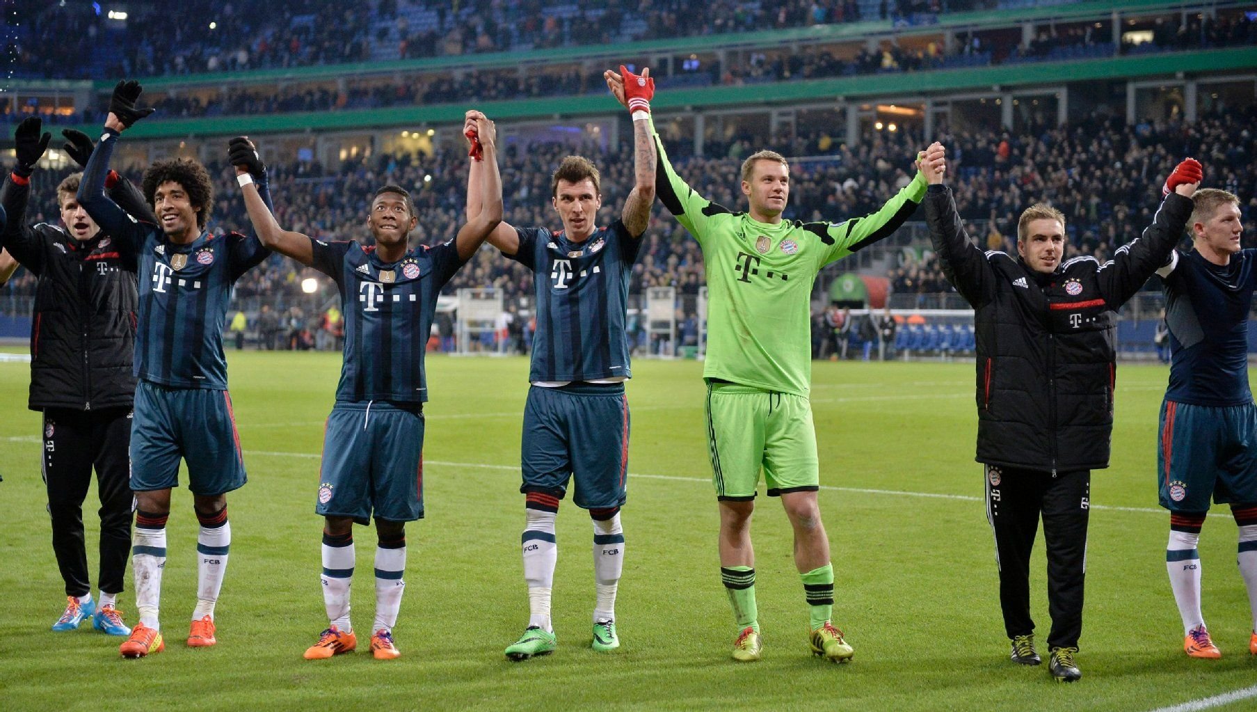 Jubel bei den Bayern: Nach dem 5:0 beim HSV wartet im Halbfinale der 1. FC Kaiserslautern.
