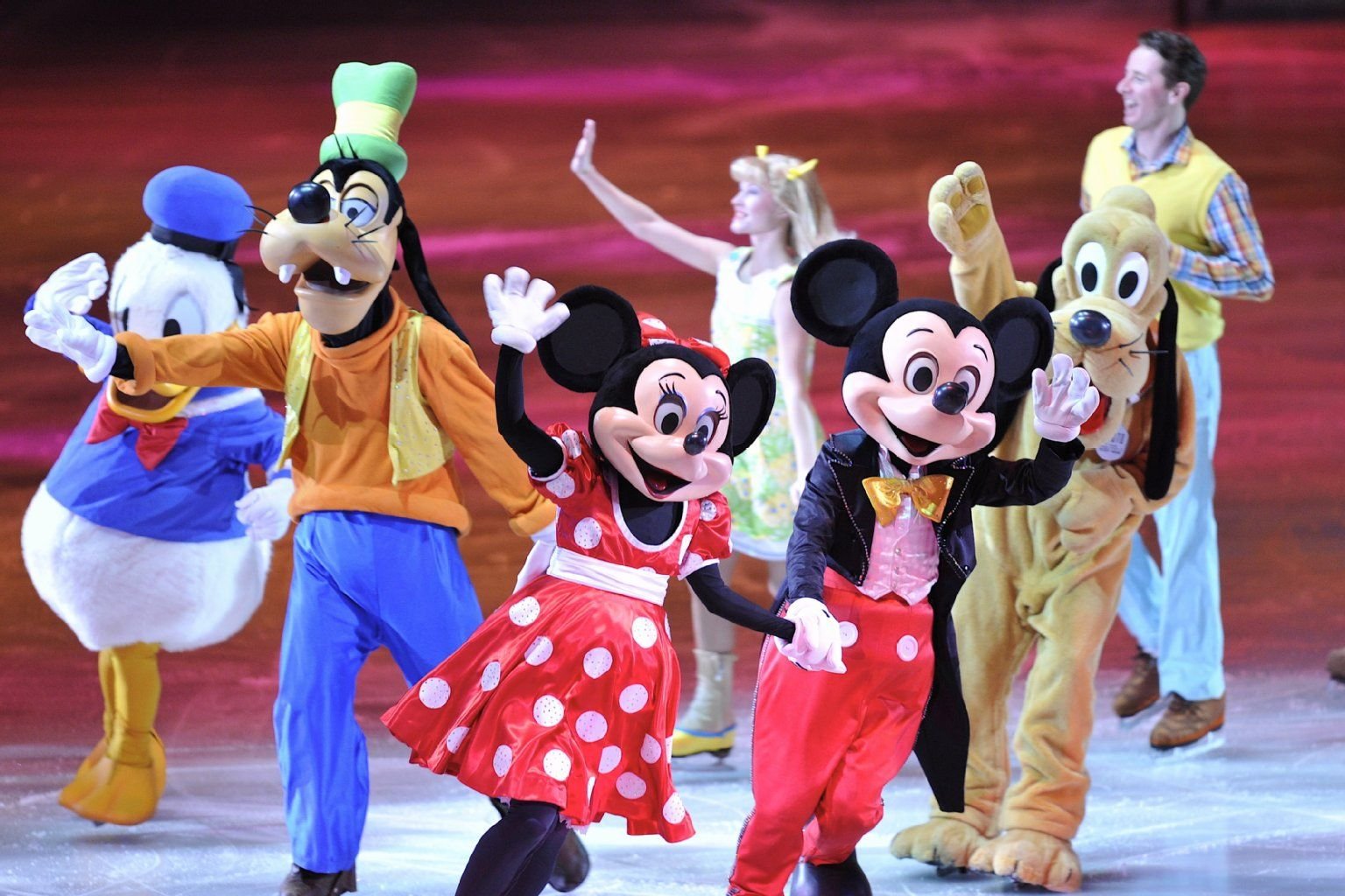 Mindestens 42 Mitarbeiter von Vergnügungsparks sind in den USA wegen Fällen von Kindesmissbrauch und Kinderpornografie festgenommen worden. Darunter seien 35 Mitarbeiter von Disney-Parks.