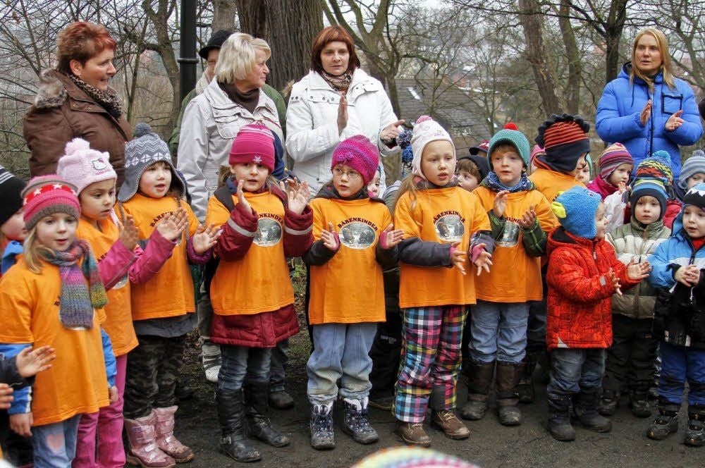 Die Droyßiger Bärenkinder brachten ein Geburtstagsständchen dar.