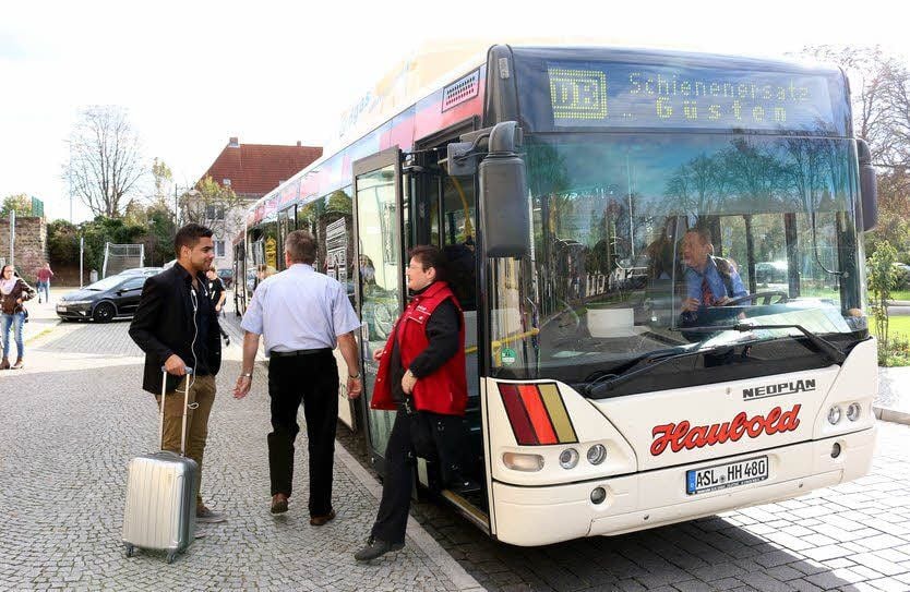 Zwischen Köthen und Dessau sowie Köthen und Güsten wurden am Mittwochnachmittag Bahnreisende mit Bussen befördert.