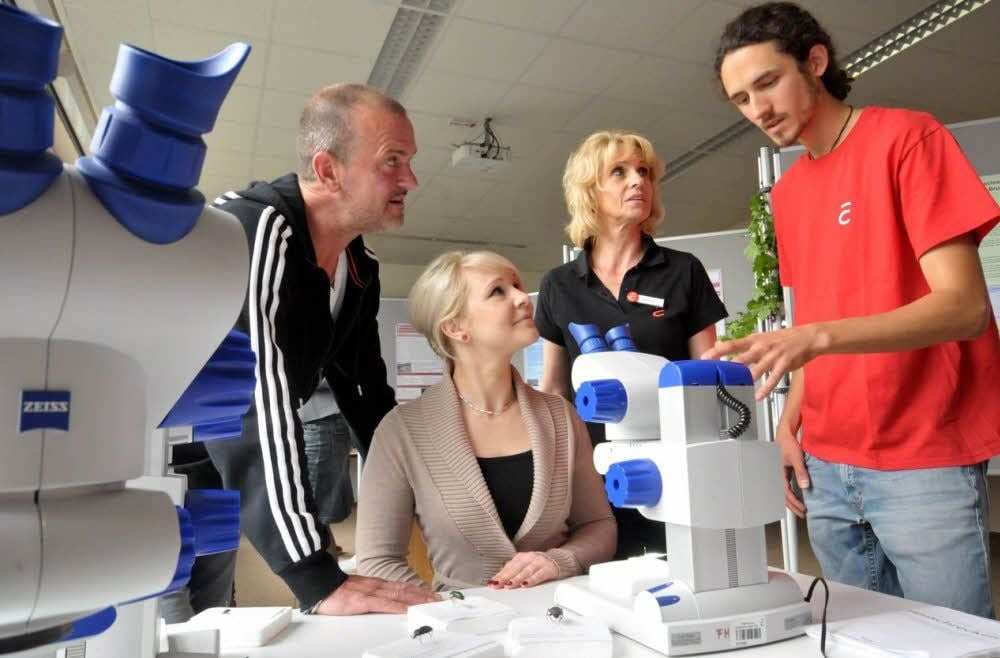 Sven Vatthauer, Gina Jentsch und Gitta Vatthauer im Gespräch mit Julien Rivera.