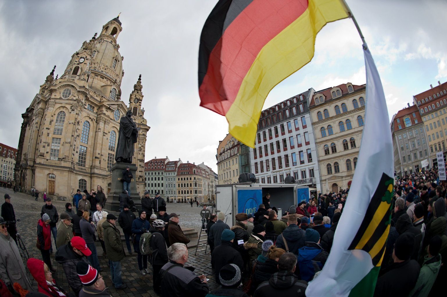 Anstatt Tausende, wie erwartet, kamen nur einige Hundert Menschen.