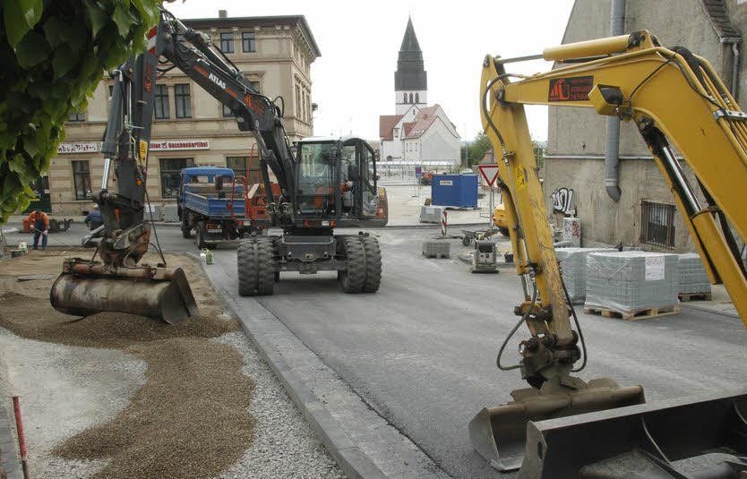 Noch rollen die Bagger am Klosterplatz. Morgen ist die Freigabe.