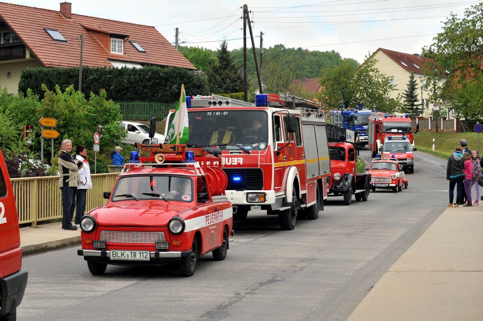 Die Feuerwehr Wetterzeube feiert ihr 80-jähriges Bestehen. Mit einem Festumzug durch den Ort startete die Jubiläumsfeier.