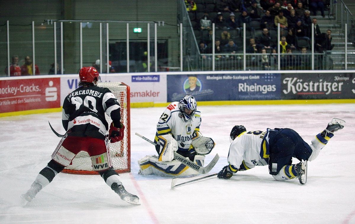 Matt Abercrombie (l). und die Saale Bulls gewannen lockerleicht gegen Berlin.