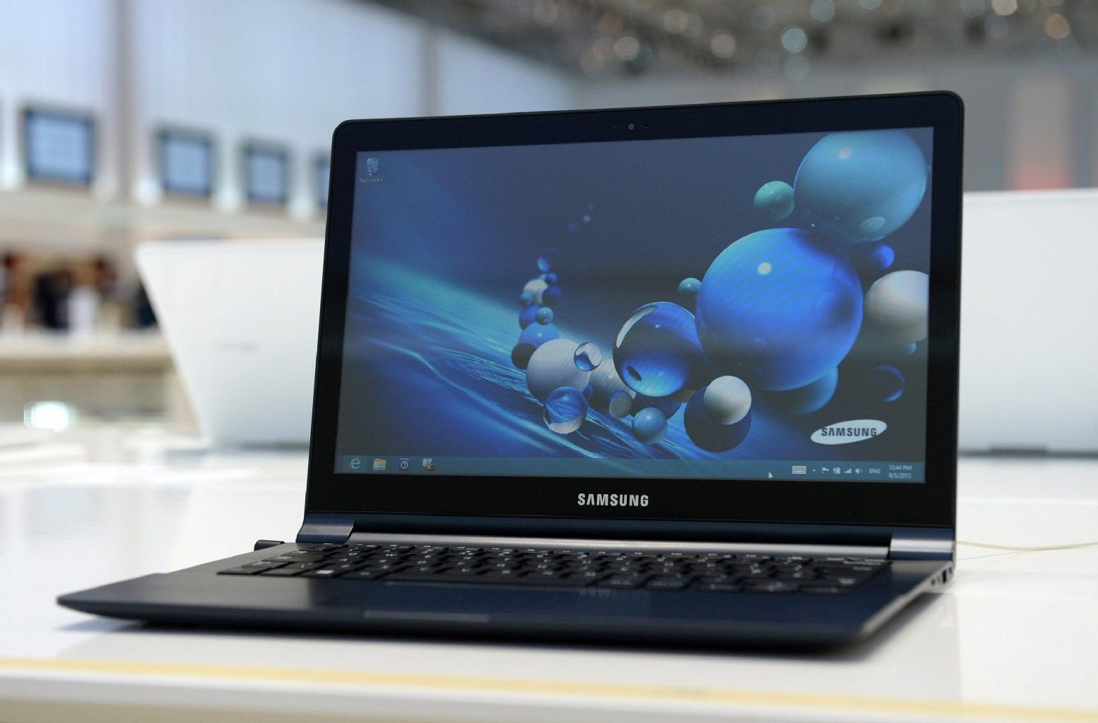 Ultrabooks wie Samsungs Ativ Book 9 Lite bringen viel Leistung und Akkulaufzeit auf kleinem Raum, sind aber im Vergleich relativ teuer.