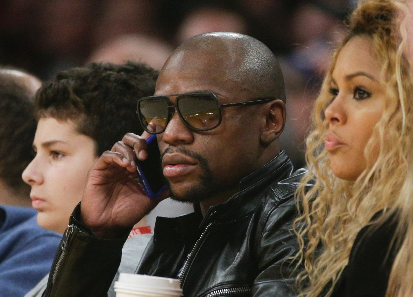 Boxer Floyd Mayweather Jr. bei einem NBA-Spiel.