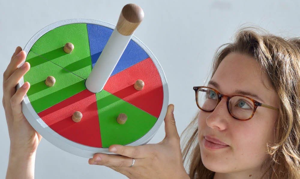 Auf der diesjährigen Spielwarenmesse in Nürnberg bekam Lena Mühl zudem den zweiten Preis im Nachwuchswettbewerb für ihren Farbkreisel „Musil“.