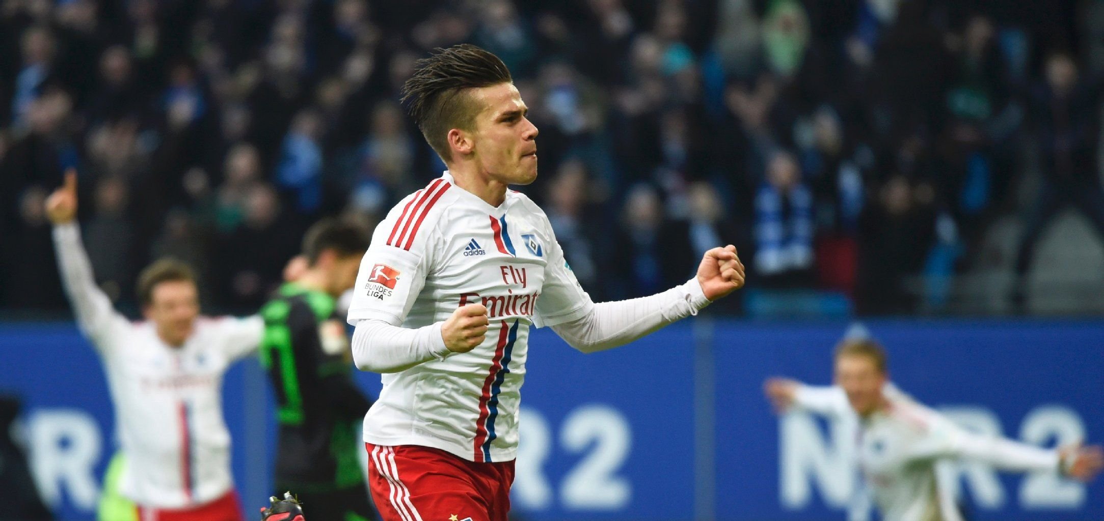 Zoltan Stieber jubelt über seinen Treffer zum zwischenzeitlichen 1:0 für Hamburg.