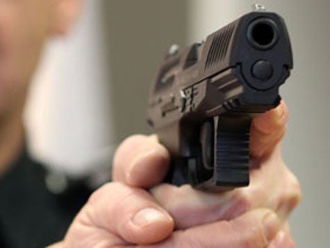 Die Bankräuber hatten auch Waffen dabei.