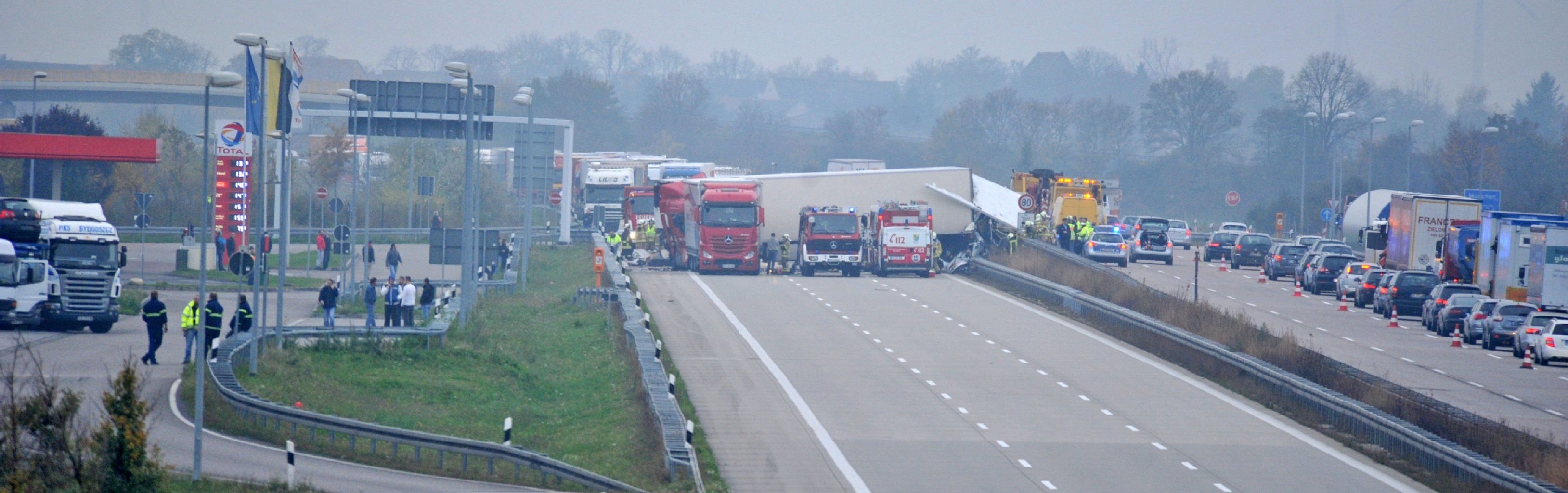 Verkehrsunfall auf der Autobahn 9 in Höhe der Autobahnraststätte Köckern in Fahrtrichtung Berlin.